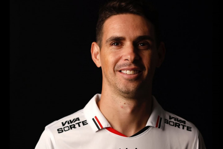 Mantan pemain Chelsea, Oscar dis Santos Emboaba Junior kembali ke klub masa kecilnya, Sao Paulo dengan status didatangkan secara gratis di jendela bursa transfer musim dingin ini.