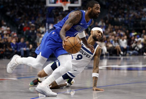 Meski tanpa Doncic, Mavericks hampir saja mencatatkan kemenangan bersejarah berkat performa gemilang Kyrie Irving. Irving mencetak 39 poin, termasuk 26 poin di babak kedua dan 15 poin di kuarter keempat, yang membantu Dallas memangkas defisit 28 poin menjadi hanya selisih satu penguasaan bola di menit terakhir.