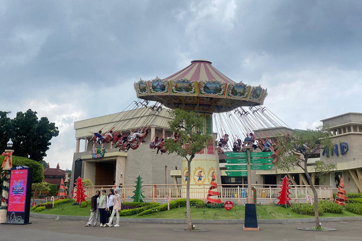 Selama libur Nataru, Echo mengatakan bahwa tiket masuk Ancol sebesar Rp35 ribu per individu. Ini hanya tiket untuk masuk ke Ancol-nya saja. 