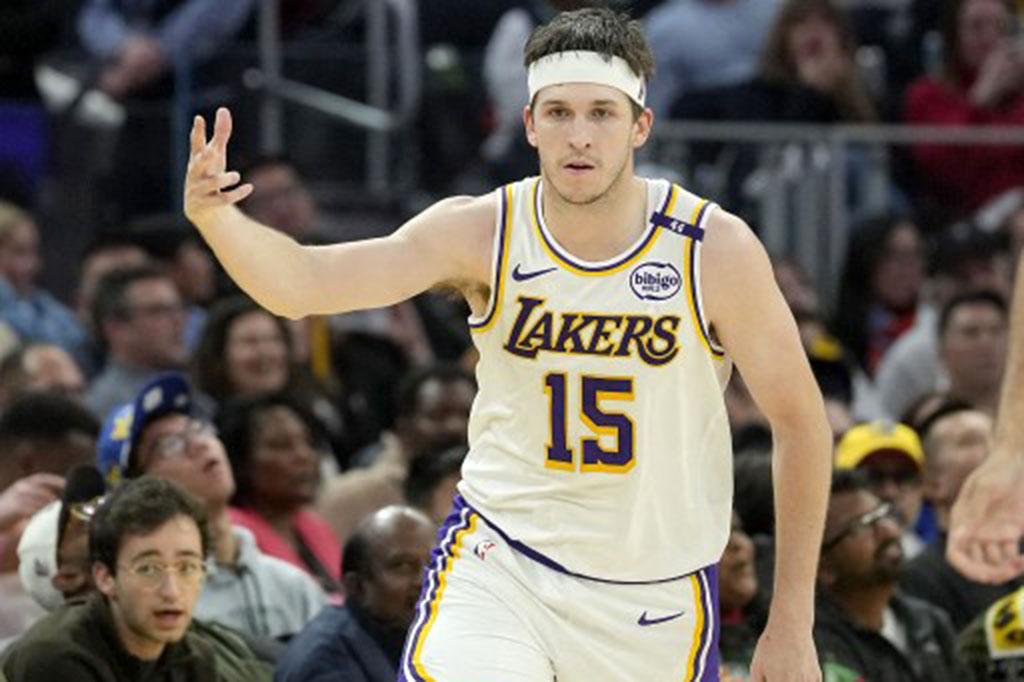 Los Angeles Lakers berhasil menundukkan Golden State Warriors 115-113 dalam laga sengit Hari Natal NBA, Kamis, 26 Desember 2024 WIB. Austin Reaves menjadi pahlawan Lakers lewat layup kemenangan satu detik sebelum laga usai.