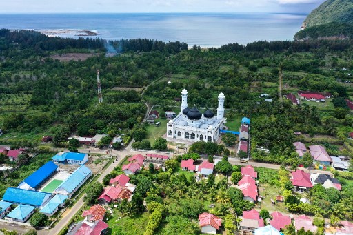 Saat ini Masjid Rahmatullah Lampuuk menjadi tujuan wisata religi sekaligus monumen untuk mengenang kedahsyatan bencana tsunami. Banyak wisatawan domestik maupun mancanegara yang datang untuk melihat langsung keajaiban masjid tersebut yang tetap kokoh meski dihantam tsunami.