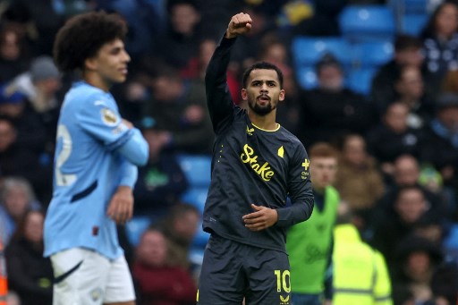 City unggul lebih dahulu melalui gol Bernardo Silva, tapi Everton menyamakannya lewat Iliman Ndiaye.