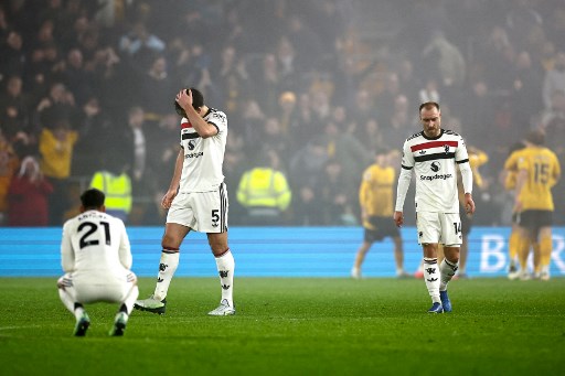Manchester United (MU) kembali menelan kekalahan seusai takluk dari Wolves pada laga boxing day Liga Inggris dengan skor 0-2 di Stadion Molineux, Wolverhampton, Jumat, 27 Desember 2024 dini hari WIB.
