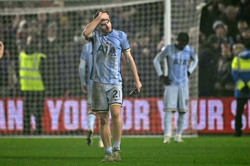 Nottingham Forest menempati peringkat ketiga klasemen sementara Liga Inggris dengan torehan 34 poin dari 18 pertandingan, berjarak lima poin dari Liverpool di posisi pertama. Sementara Tottenham di urutan 11 dengan 23 poin.