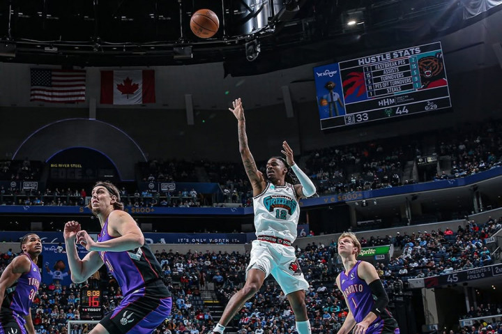 Desmond Bane menambahkan 19 poin, Jaylen Wells menyumbang 17 poin, sementara Ja Morant mencetak 15 poin dan sembilan assist untuk membantu Grizzlies meraih kemenangan ketiga dalam empat laga terakhir mereka.