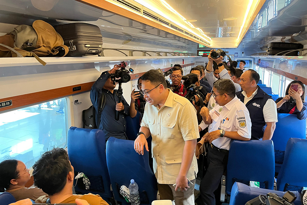 Salah satu warga pun menjawab akses internet tidak bermasalah dan berjalan dengan lancar. “Baik Pak, internet lancar,” ucap salah satu pemudik.