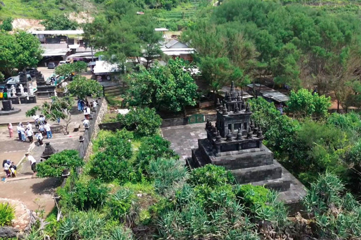 Meski tidak terlalu luas area pantai pasir putih Ngobaran juga sangat pas bagi wistawan yang sekedar ingin bermain air. Sarana dan fasilitasnya cukup lengkap dan dekat dengan pantai lain seperti Pantai Nguyahan.