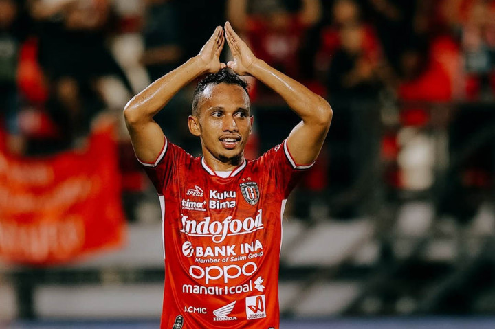 Pada pertandingan pekan ke-17 ini, Bali United sukses mengamankan kemenangan berkat gol yang dicetak oleh Privat Mbarga serta Irfan Jaya.