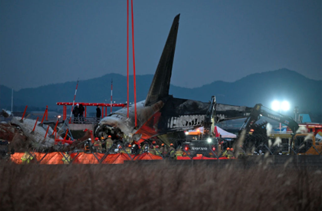 Pukul 21.00 waktu setempat, pihak berwenang mengonfirmasi 179 orang tewas akibat kecelakaan tersebut dan dua awak pesawat berhasil diselamatkan. Kedua orang tersebut dibawa ke rumah sakit yang berbeda di Seoul, setelah mendapatkan perawatan di rumah sakit dekat bandara. 