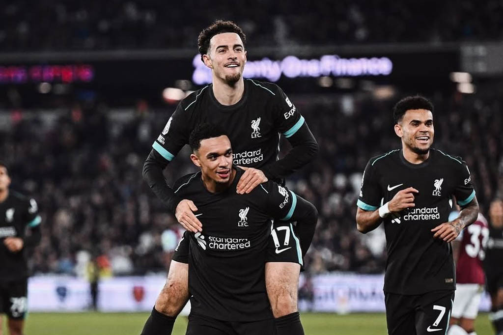 Setelah turun minum, giliran Trent Alexander-Arnold dengan golnya pada menit ke-54 dan gol pemain pengganti Diogo Jota pada menit ke-84 semakin melengkapi kemenangan pasukan Arne Slot.