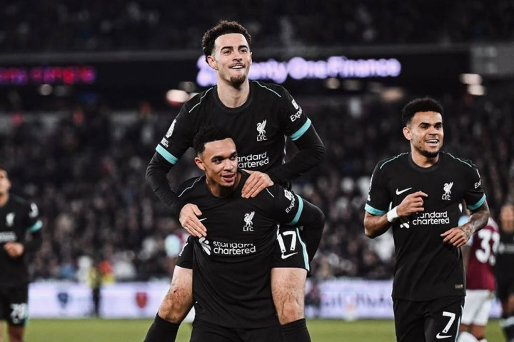 Setelah turun minum, giliran Trent Alexander-Arnold dengan golnya pada menit ke-54 dan gol pemain pengganti Diogo Jota pada menit ke-84 semakin melengkapi kemenangan pasukan Arne Slot.