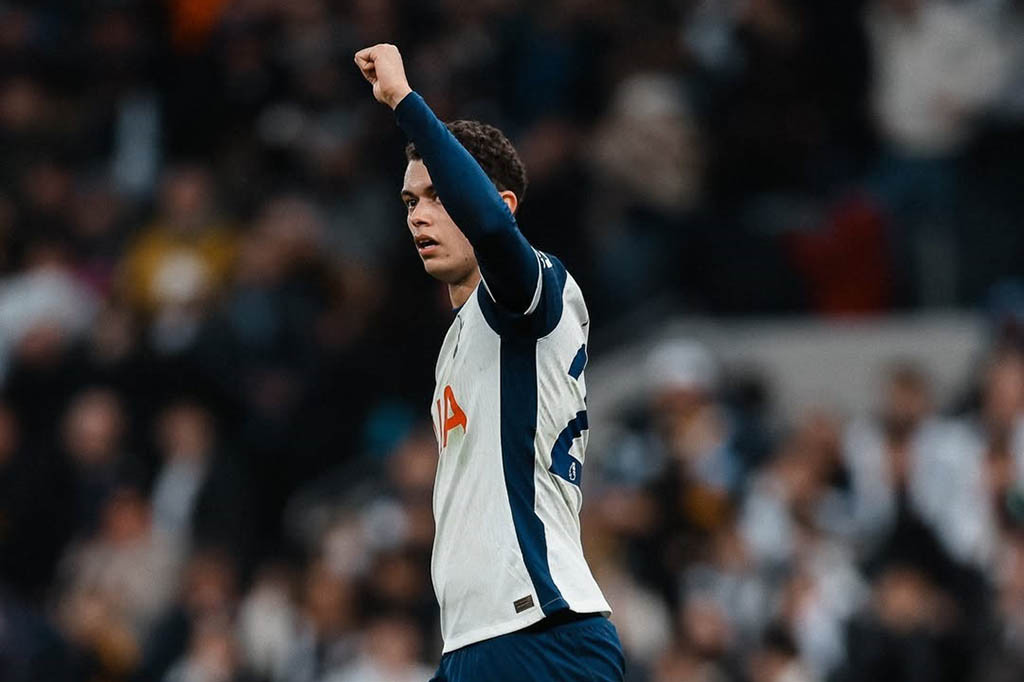 Spurs kemudian kembali unggul lewat Brennan Johnson pada menit ke-45+3, namun kemudian disampakan oleh Jorgen Strand Larsen pada menit ke-87.