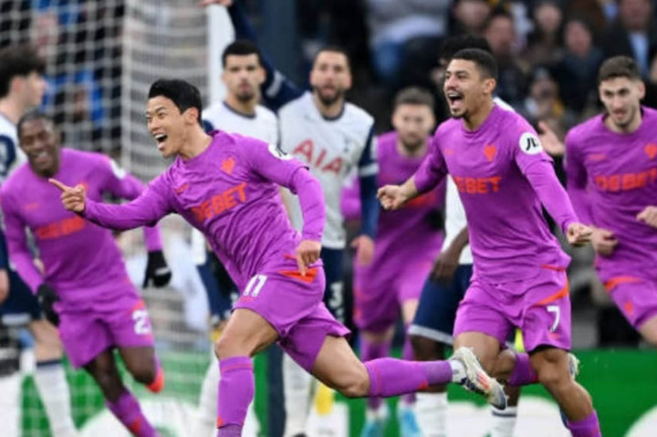 Tottenham Hotspur gagal mengamankan tiga poin di kandang sendiri setelah ditahan imbang 2-2 oleh tamunya Wolverhampton pada lanjutan Liga Inggris di Stadion Tottenham Hotspur, London, Senin, 30 Desember 2024 dini hari WIB.