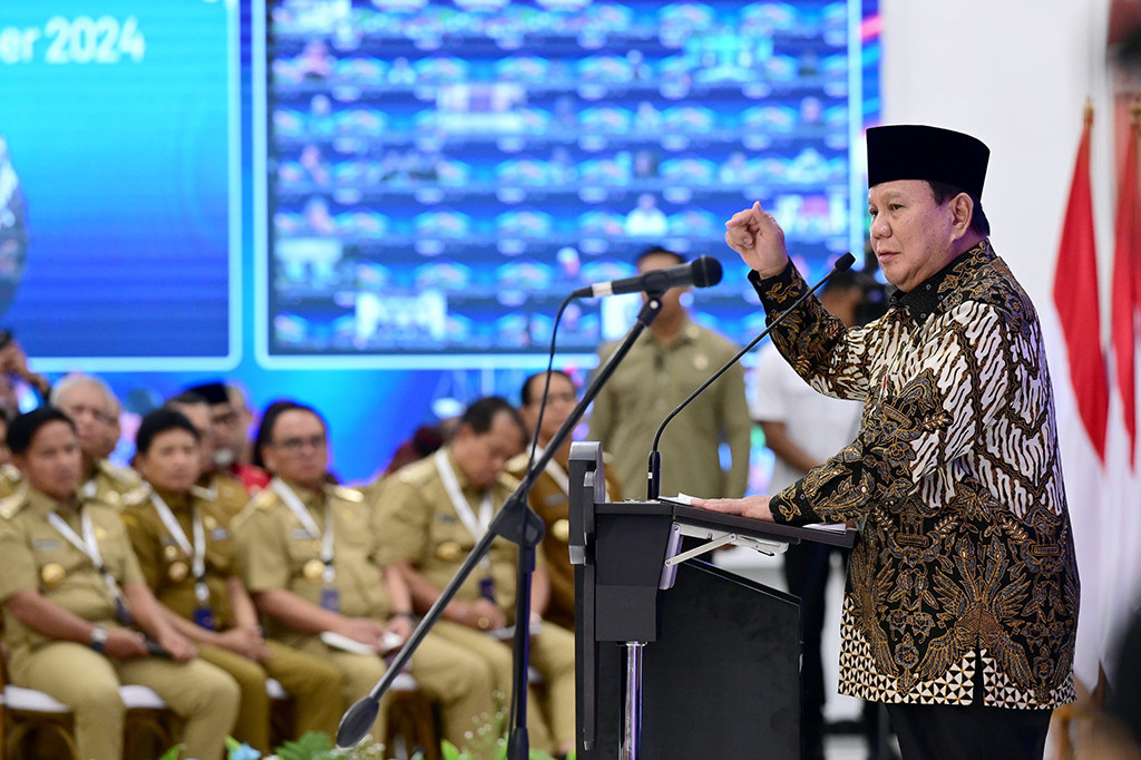 Presiden lanjut menekankan para terdakwa korupsi seharusnya menerima vonis berat. 