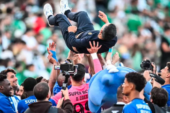 Conceicao sebelumnya menukangi FC Porto pada Juli 2017 hingga Juni 2024. Pelatih berkebangsaan Portugal itu telah mencatatkan 368 pertandingan bersama dengan Porto dengan menyumbangkan total 11 trofi, termasuk tiga gelar juara Liga Portugal.