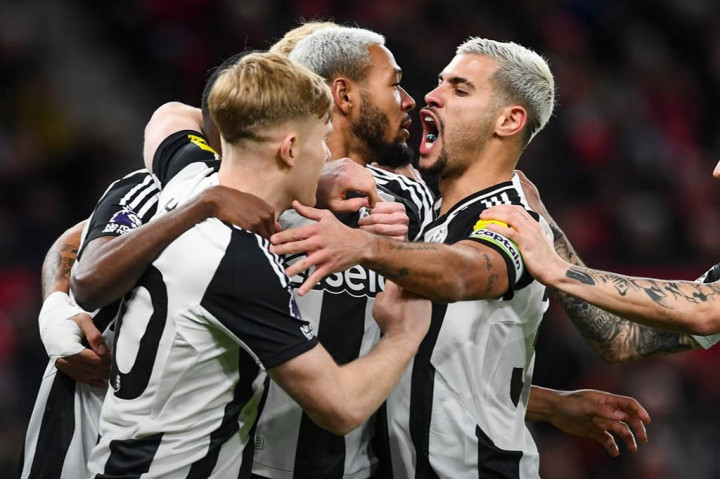 Newcastle United mempecundangi tuan rumah Manchester United dengan skor 2-0, pada pertandingan Liga Inggris di Stadon Old Trafford, Manchester, Selasa, 31 Desember 2024 dini hari WIB.