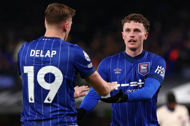 Tim papan bawah Ipswich Town mengukir kejutan dengan menundukkan Chelsea 2-0 pada pertandingan Liga Inggris di Portman Road, Ipswich, Selasa, 31 Desember 2024 dini hari WIB.
