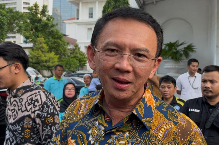 Mantan Gubernur Jakarta Anies Baswedan dan Basuki Tjahaja Purnama (Ahok) tampak akrab di acara akhir tahun 'Bentang Harapan JakASA' yang diadakan oleh pemerintah provinsi (Pemprov) Jakarta di pendopo balai kota Jakarta, Selasa, 31 Desember 2024.