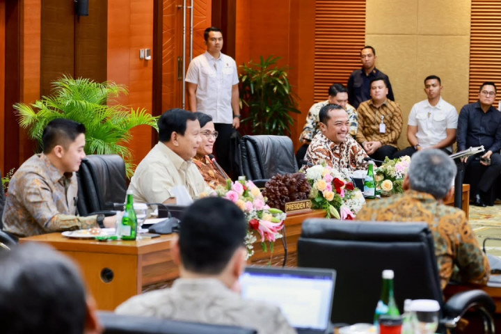 Untuk barang dan jasa yang dibutuhkan oleh masyarakat banyak yang tetap diberi pembebasan PPn yaitu tarif 0 persen antara lain kebutuhan pokok beras, daging, ikan, telur sayur, susu segar, jasa pendidikan, jasa kesehatan, jasa angkutan umum, rumah sederhana, air minum,” lanjutnya.