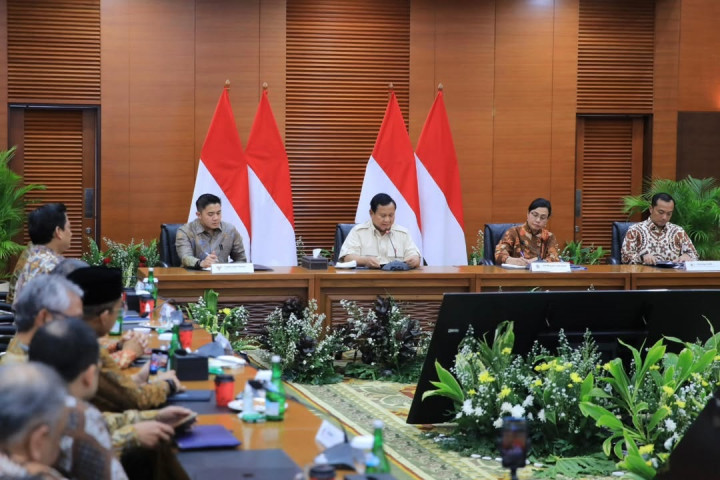 “Contoh pesawat jet pribadi itu tergolong barang mewah yang dimanfaatkan ataupun digunakan oleh masyarakat papan atas. Kemudian kapal pesiar, yacht, ya motor yacht. Kemudian rumah yang sangat mewah, yang nilainya di atas golongan menengah,” ucap Presiden Prabowo di Kantor Kementerian Keuangan Jakarta, pada Selasa, 31 Desember 2024.