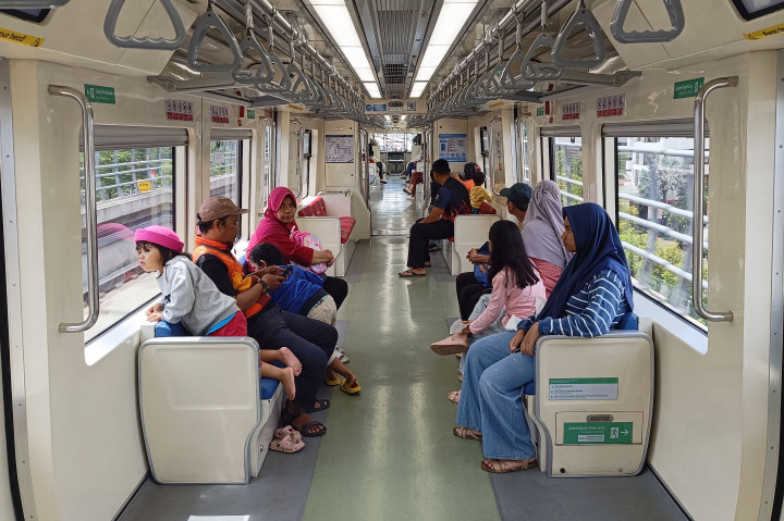 LRT Jabodebek mengoperasikan 270 perjalanan untuk mendukung mobilitas masyarakat yang ingin mengunjungi berbagai destinasi menarik di Jabodebek, seperti taman wisata, pusat perbelanjaan, atau sekadar menikmati pemandangan kota Jakarta. 