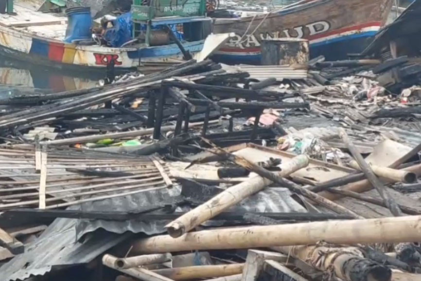 Kasieops Sudin Gulkarmat Jakarta Utara Gatot Sulaeman mengatakan ada satu korban yang mengalami luka bakar akibat peristiwa ini.