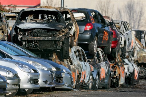 Hampir 1.000 mobil dilaporkan dibakar dan sekitar 400 orang ditahan pada malam perayaan Tahun Baru 2025 di Prancis.