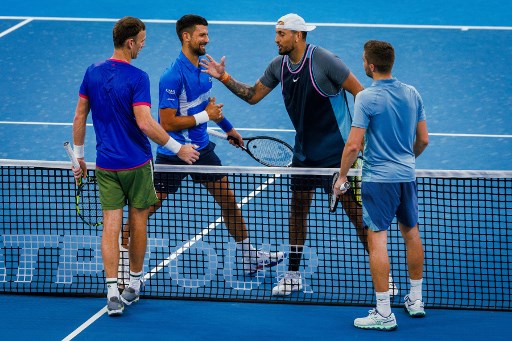 Setelah bangkit dari ketertinggalan satu set, Djokovic dan Kyrgios tampak akan melaju ke semifinal, sebelum mantan petenis nomor 1 dunia itu memaksakan servis keduanya pada kedudukan 8/6, awal dari kemenangan beruntun empat poin lawannya yang unggulan teratas untuk menutup pertandingan dengan skor 6-2 3-6, 10-8.