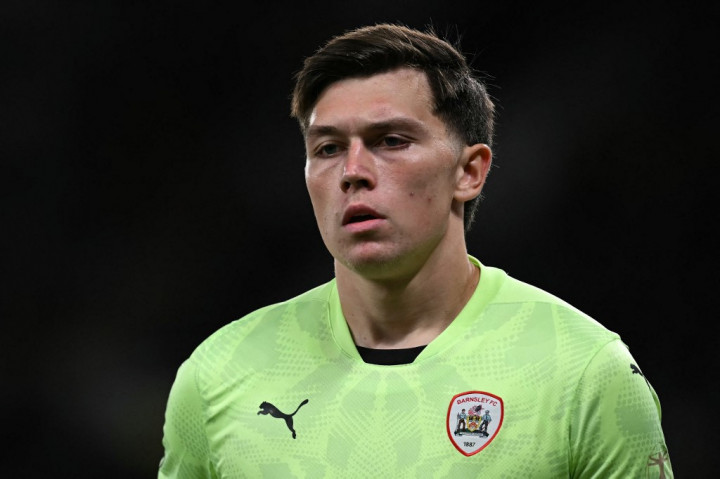Chelsea menarik penjaga gawang Gabriel Slonina dari masa peminjamannya di Barnsley setelah membuat 14 penampilan bersama klub League One itu musim ini.