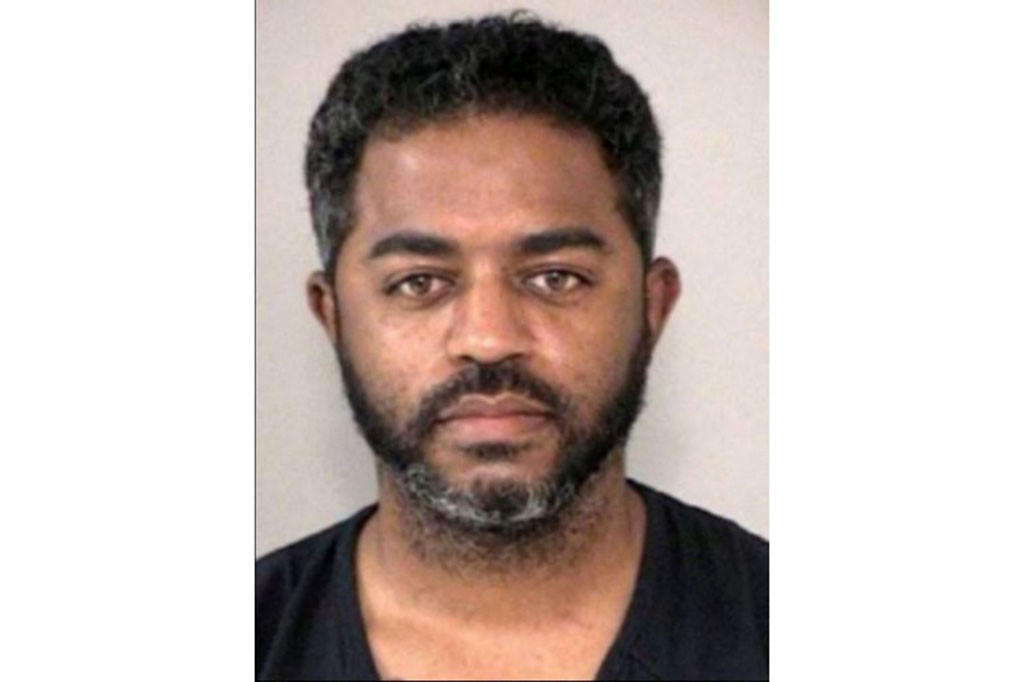 Sedikitnya 15 orang tewas dan 35 lainnya terluka ketika pelaku menabrakkan truk pikapnya ke kerumunan orang selama perayaan Tahun Baru di Bourbon Street, New Orleans, Rabu, 1 Januari 2025 pagi. Pejabat AS mengatakan bahwa pelaku membawa bendera kelompok teroris Daesh.