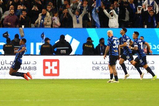 Dumfriez kembali membobol gawang Atalanta pada menit ke-61.  Diawali umpan Taremi coba dipotong Isak Hien, tetapi bola malah bergulir ke arah Dumfries yang langsung menendang bola ke pojok atas gawang Marco Carnesecchi.