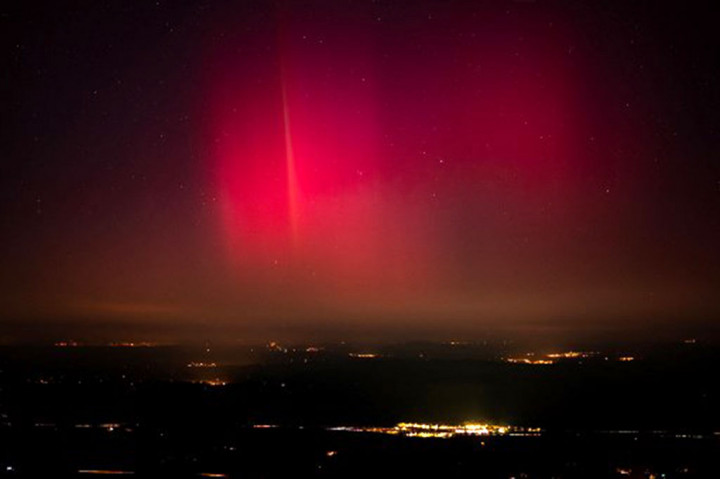 Aurora atau cahaya kutub adalah fenomena alam yang menghasilkan pancaran cahaya yang menyala-nyala dan menari-nari di langit malam pada lapisan ionosfer dari sebuah planet sebagai akibat adanya interaksi antara medan magnetik yang dimiliki planet tersebut dengan partikel bermuatan yang dipancarkan oleh Matahari (angin surya).