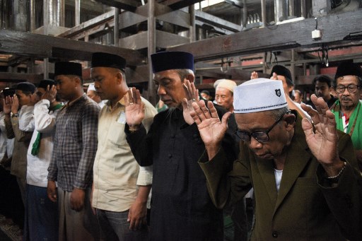 Masjid Agung Sang Cipta Rasa sendiri dibangun pada 1498 M oleh Wali Sanga atas prakarsa Sunan Gunung Jati pada 1480.