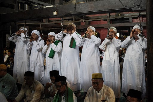 Wilayah Cirebon, Jawa Barat memiliki budaya yang beranekaragam dan sangat luar biasa. Salah satunya adalah tradisi Azan Pitu di Masjid Agung Sang Cipta Rasa, di kawasan Keraton Kasepuhan Cirebon.
