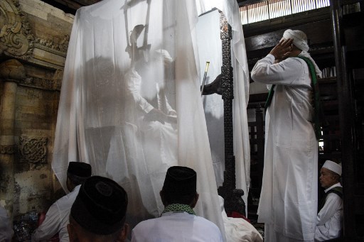 Tradisi Azan Pitu sudah dilakukan sejak zaman kepemimpinan Syekh Syarif Hidayatullah atau juga dikenal dengan nama Sunan Gunung Jati.