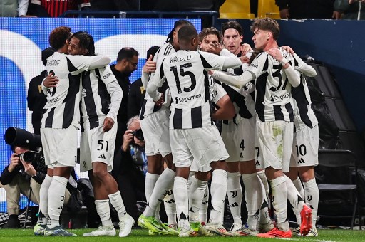 Juve memecah kebuntuan lewat Kenan Yildiz. Pemain asal Turki itu berlari di sektor kanan untuk mengejar umpan terobosan Samuel Mbangula, dan melesakkan bola ke dalam gawang Milan dengan sepakan kaki kanannya. 1-0 untuk Juve bertahan hingga jeda.