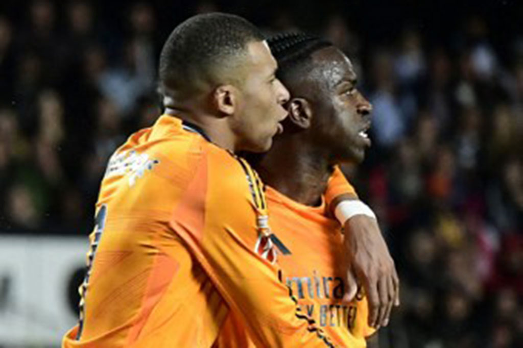 Masalah bagi Real bertambah pada menit ke-79. Tim ibukota Spanyol itu harus bermain dengan sepuluh orang setelah Vinicius mendapat kartu merah langsung akibat memukul kiper Valencia Stole Dimitrivski.