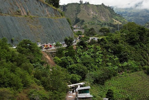 Bus tersebut diketahui telah melewati jalan yang menikung dan belokan tajam sebelum kecelakaan. Bus tersebut sedang dalam perjalanan menuju tempat wisata populer Santuario de las Lajas, di Ipiales, Narino.