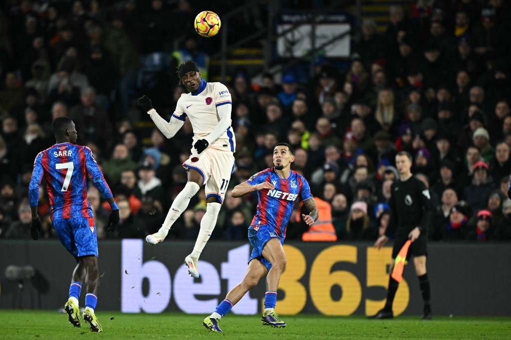 Hasil imbang membuat Chelsea masih tertahan di peringkat empat klasemen sementara Liga Inggris dengan torehan 36 poin dari 20 pertandingan, terpaut sembilan poin dari Liverpool di posisi pertama.