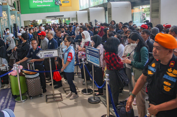 Kepala Stasiun Pasar Senen Hendrik Mulyanto ditemui di Jakarta, Minggu, 5 Januari 2025, mengatakan pada periode liburan tersebut pihaknya tercatat sudah melayani hingga 278 ribu keberangkatan pelanggan.