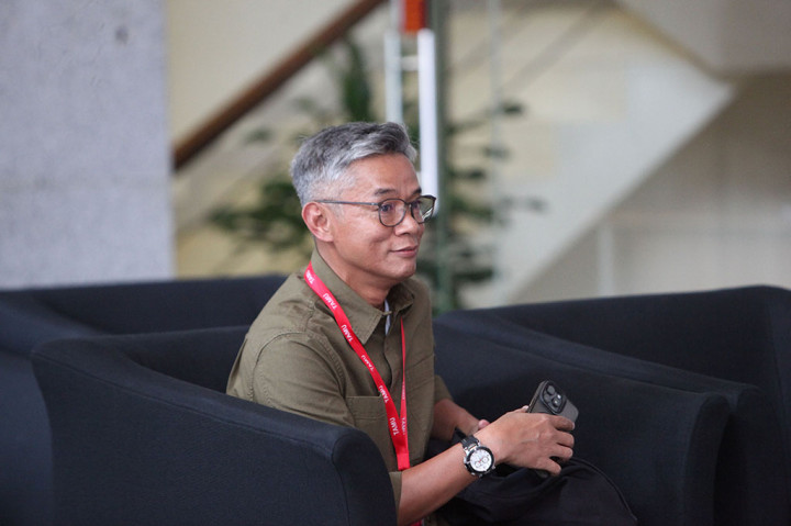 Wahyu enggan berkomentar banyak terkait pemeriksaannya. Saat dikonfirmasi membawa berkas pendukung atau tidak, Wahyu tak menjawab lugas.
