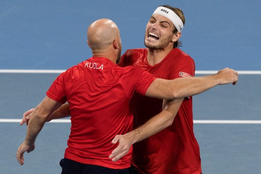 Fritz memastikan keunggulan AS jadi 2-0 usai mengalahkan Hubert Hurkacz dengan 6-4, 5-7, 7-6(4).