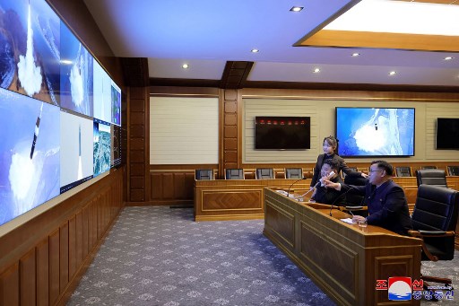 Peluncuran tersebut diawasi langsung oleh pemimpin Korea Utara Kim Jong Un, dan senjata tersebut terbang sejauh 1.500 kilometer (932 mil) serta mencapai kecepatan yang setara dengan 12 kali kecepatan suara sebelum secara akurat mengenai sasaran laut.