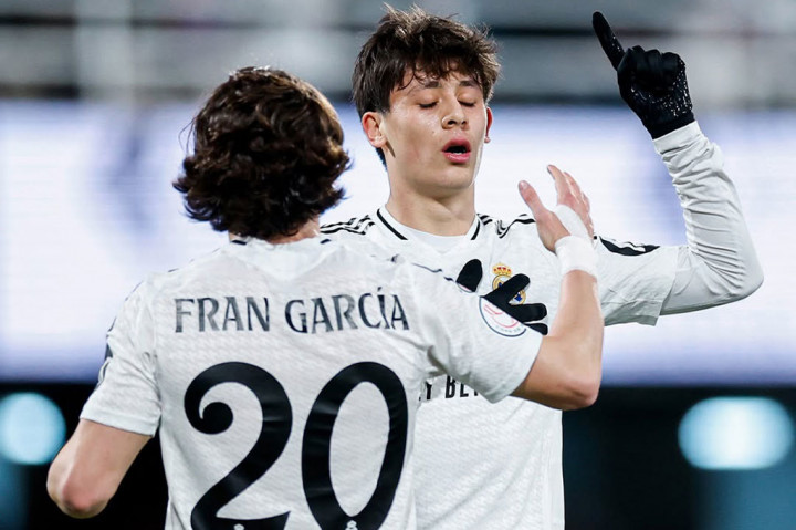 Keunggulan Madrid bertambah pada menit ke-28 berkat aksi Arda Guler. Gelandang muda asal Turki tersebut melakukan cut inside ke kotak penalri sebelum melepaskan tendangan kaki kiri yang tidak terbendung. Babak pertama berakhir dengan keunggulan Madrid 3-0.