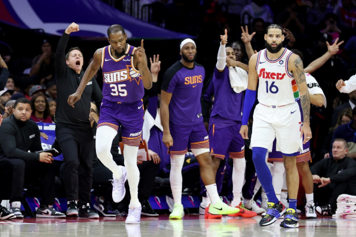 Pelatih Phoenix Suns, Mike Budenholzer, mengambil langkah berani dengan menurunkan Beal dan Jusuf Nurkic dari bangku cadangan dalam upaya menyegarkan susunan pemainnya.