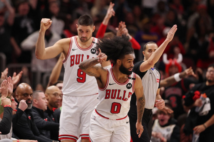 Sempat tertinggal 19 poin, Bulls bangkit pada kuarter keempat dengan kontribusi signifikan dari Nikola Vucevic yang menambahkan 24 poin dan 11 rebound, serta Coby White yang menyumbang 23 poin.