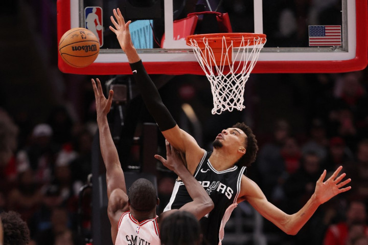 Chicago Bulls berhasil menaklukkan San Antonio Spurs yang diperkuat rookie sensasional Victor Wembanyama 114-110 pada laga lanjutan NBA, Selasa, 7 Januari 2025 WIB di United Center, dengan Coby White menjadi penentu kemenangan lewat layup di detik-detik akhir.