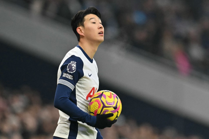 Menurut laman resmi klub itu pada Selasa, 7 Januari 2025, Tottenham sukses memperpanjang kontrak Son yang sebelumnya akan selesai akhir musim ini pada 30 Juni 2025.