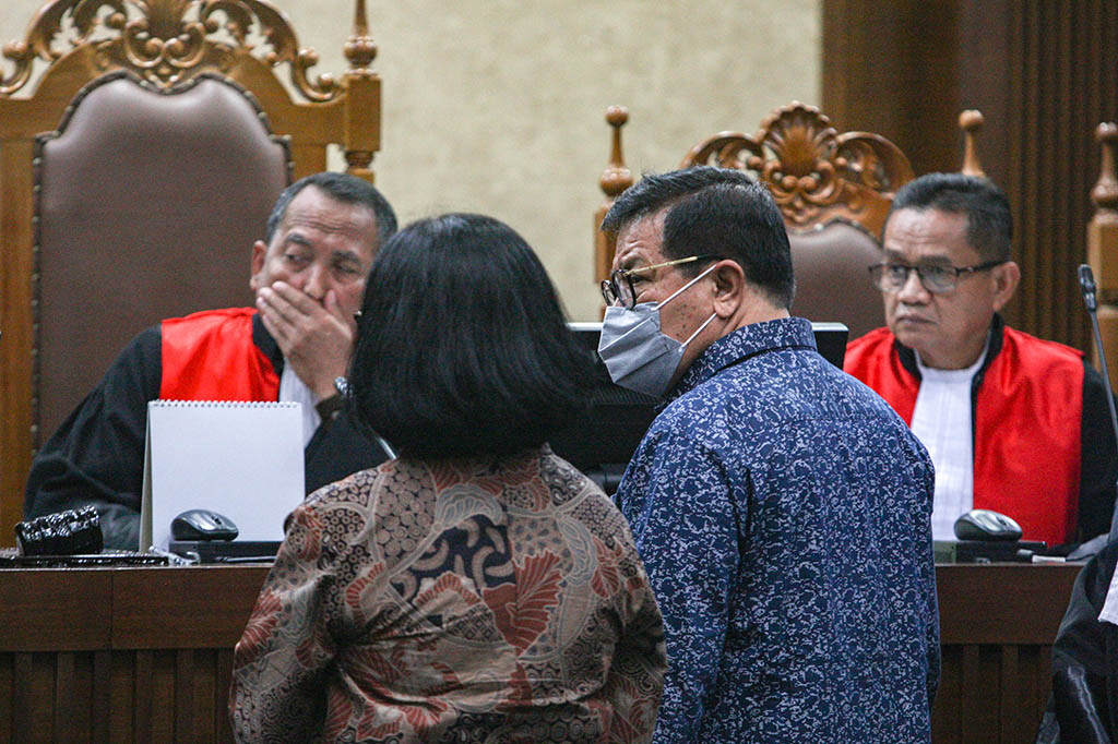 Dia menjelaskan kondisi yang membuatnya semakin sedih saat melihat saldo ATM lantaran sejak Desember 2024 sang suami tak lagi mendapatkan gaji bulanan yang mencapai Rp28 juta. Padahal, dia memiliki tiga anak yang saat ini duduk di perguruan tinggi.