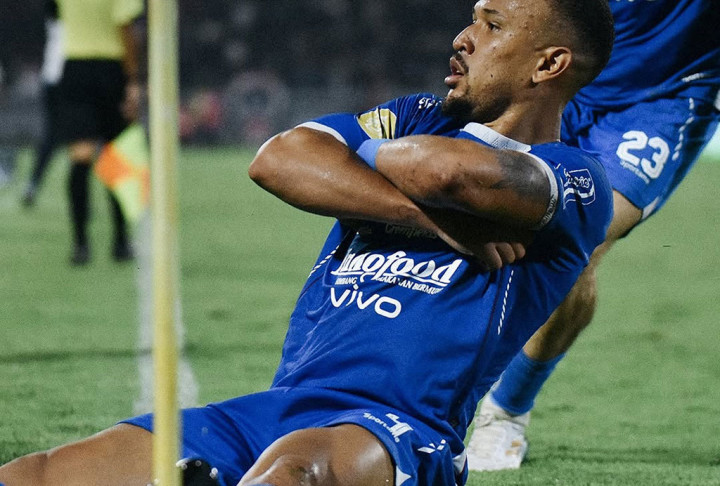 Gustavo Franca menggagalkan kemenangan di depan mata Bali United dengan golnya pada menit tambahan babak kedua untuk memaksa laga berakhir imbang 1-1 melawan Persib di Stadion Kapten I Wayan Dipta, Kabupaten Gianyar, Bali, Selasa, 7 Januari 2025 malam.